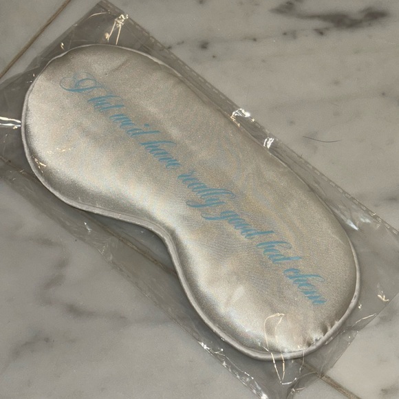 Sabrina Carpenter Short n Sweet VIP Eye Mask - Picture 2 of 3